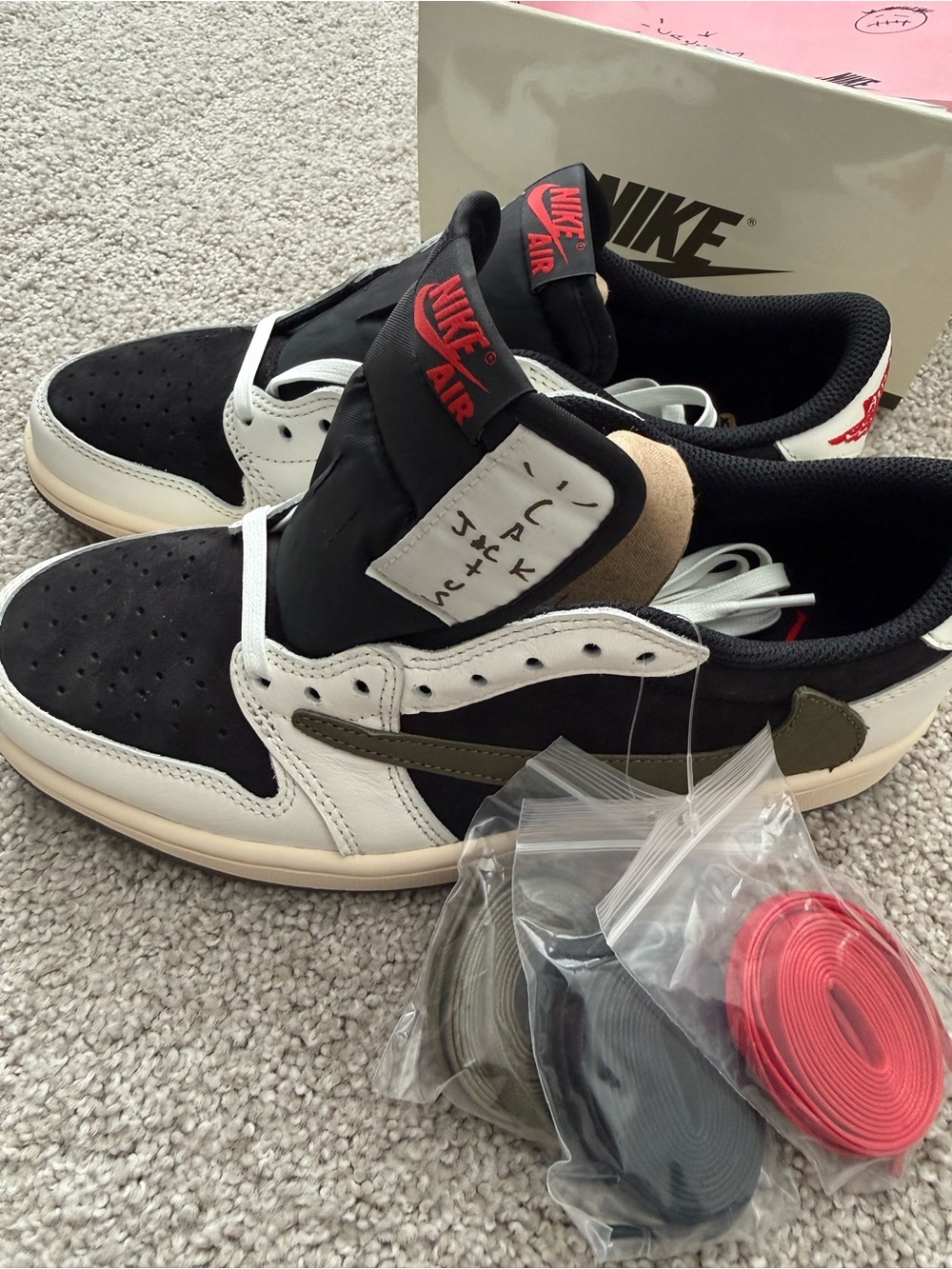 Travis Scott x Wmns Air Jordan 1 Low OG  SP “olive” 9W  7.5M - DEADSTOCK